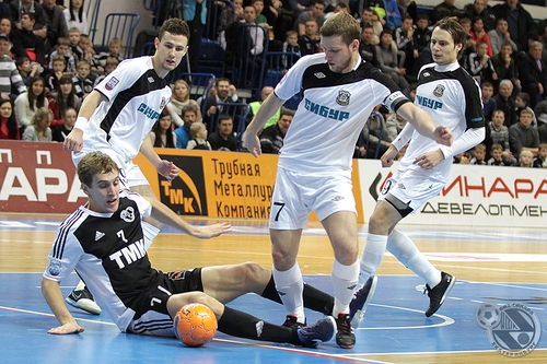 Две сотни, одна с разменом Две сотни, одна с разменом