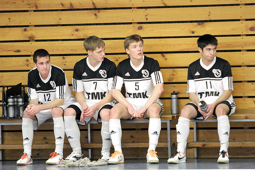 Сильнее в очном споре Сильнее в очном споре