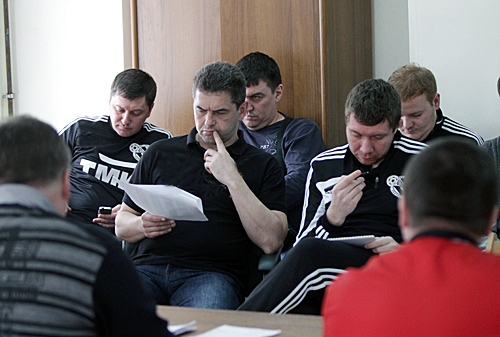 Соперники не отстают Соперники не отстают