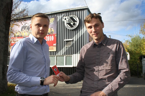 Вручили абонемент Вручили абонемент