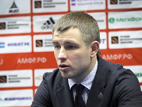 Дину достаточно непросто было вскрывать