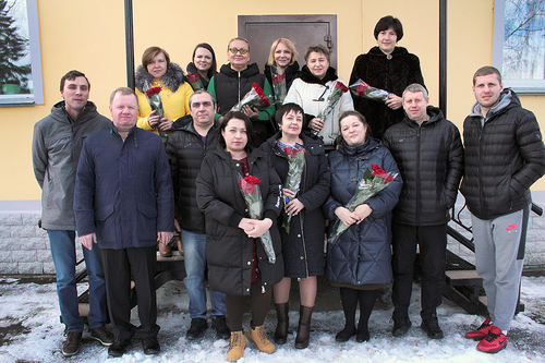 Поздравление с 8 марта в офисе МФК «Синара» Поздравление с 8 марта в офисе МФК «Синара»