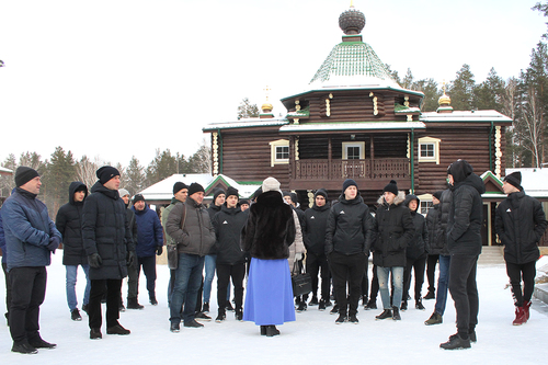 Футболисты «Синары» посетили Ганину Яму Футболисты «Синары» посетили Ганину Яму