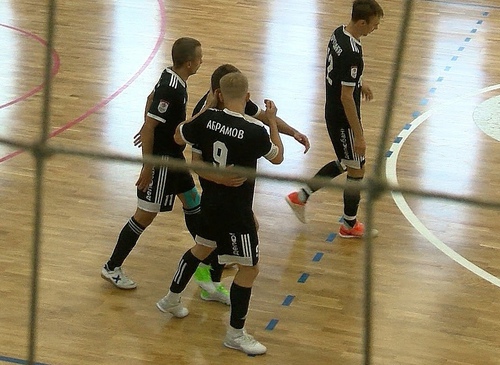 «Синара» переигрывает «Тюмень» «Синара» переигрывает «Тюмень»