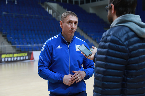 В нужный момент, мы выручали друг друга В нужный момент, мы выручали друг друга