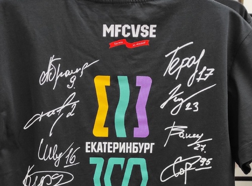 Поступила в продажу ограниченная партия футболок с эксклюзивным дизайном Поступила в продажу ограниченная партия футболок с эксклюзивным дизайном