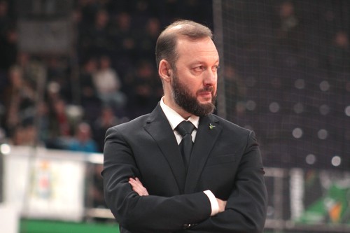 Перестали двигаться и работать с мячом Перестали двигаться и работать с мячом